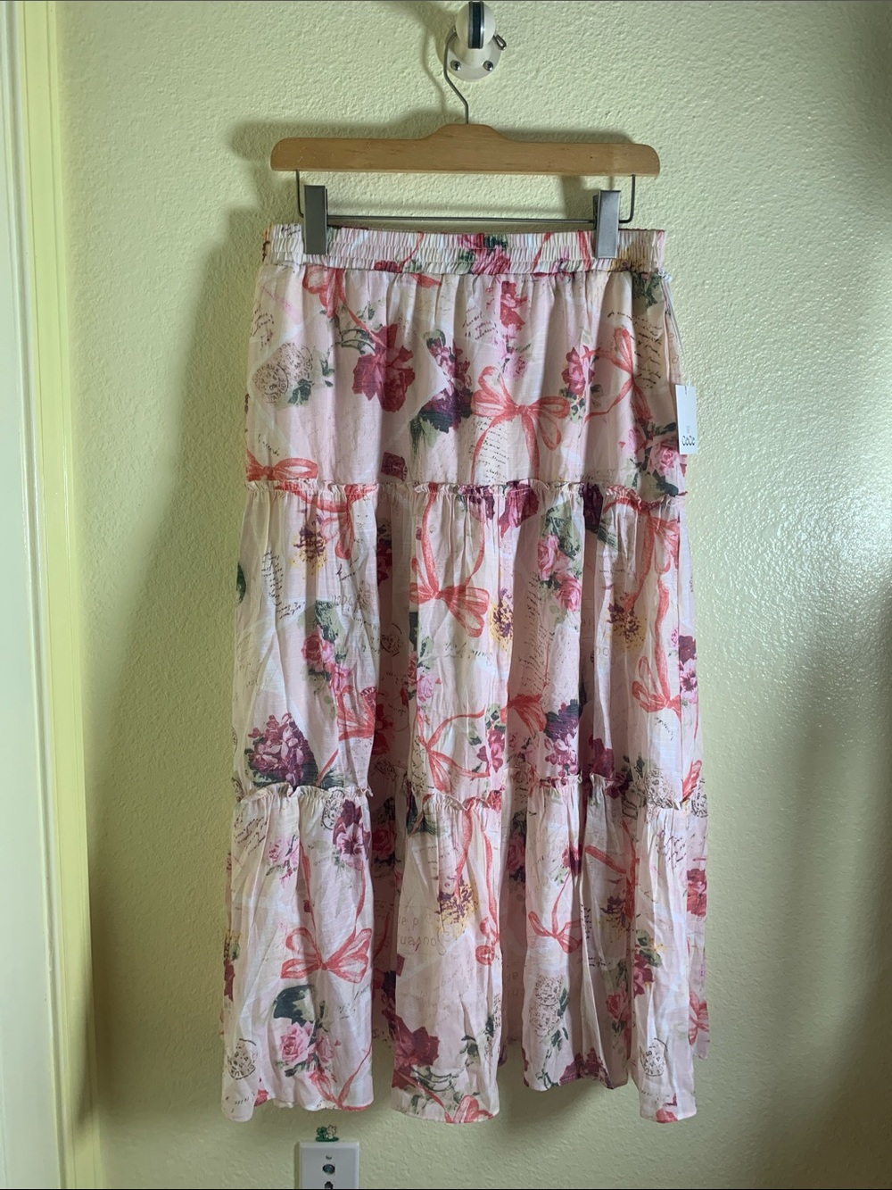NWOT CeCe Blush Floral Tiered Maxi Skirt, Size M